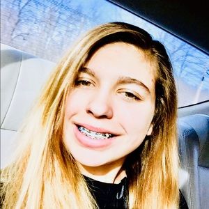 Meet your Posher, Alexis